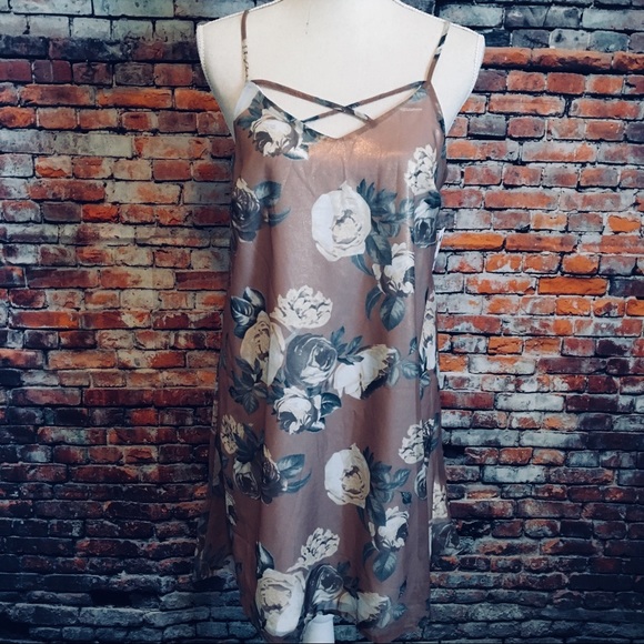 Charlotte Russe Dresses & Skirts - Final Drop! Charlotte Russe Shimmery Floral Dress